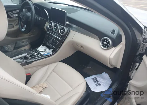 2018 Mercedes-Benz C 300 4Matic z USA, uszkodzony, nr VIN 55SWF4KB6JU260080